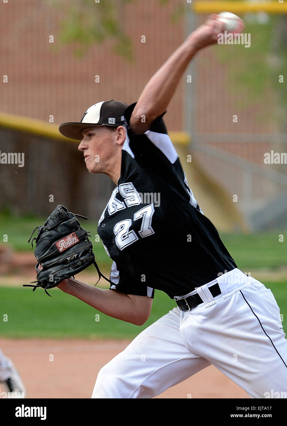 Stati Uniti d'America. 31 Mar, 2015. Sport -- Vulcano Vista's Tanner West piazzole contro Cibola a Cibola Martedì, Marzo 31, 2015 © Greg assorbitore/Albuquerque ufficiale/ZUMA filo/Alamy Live News Foto Stock