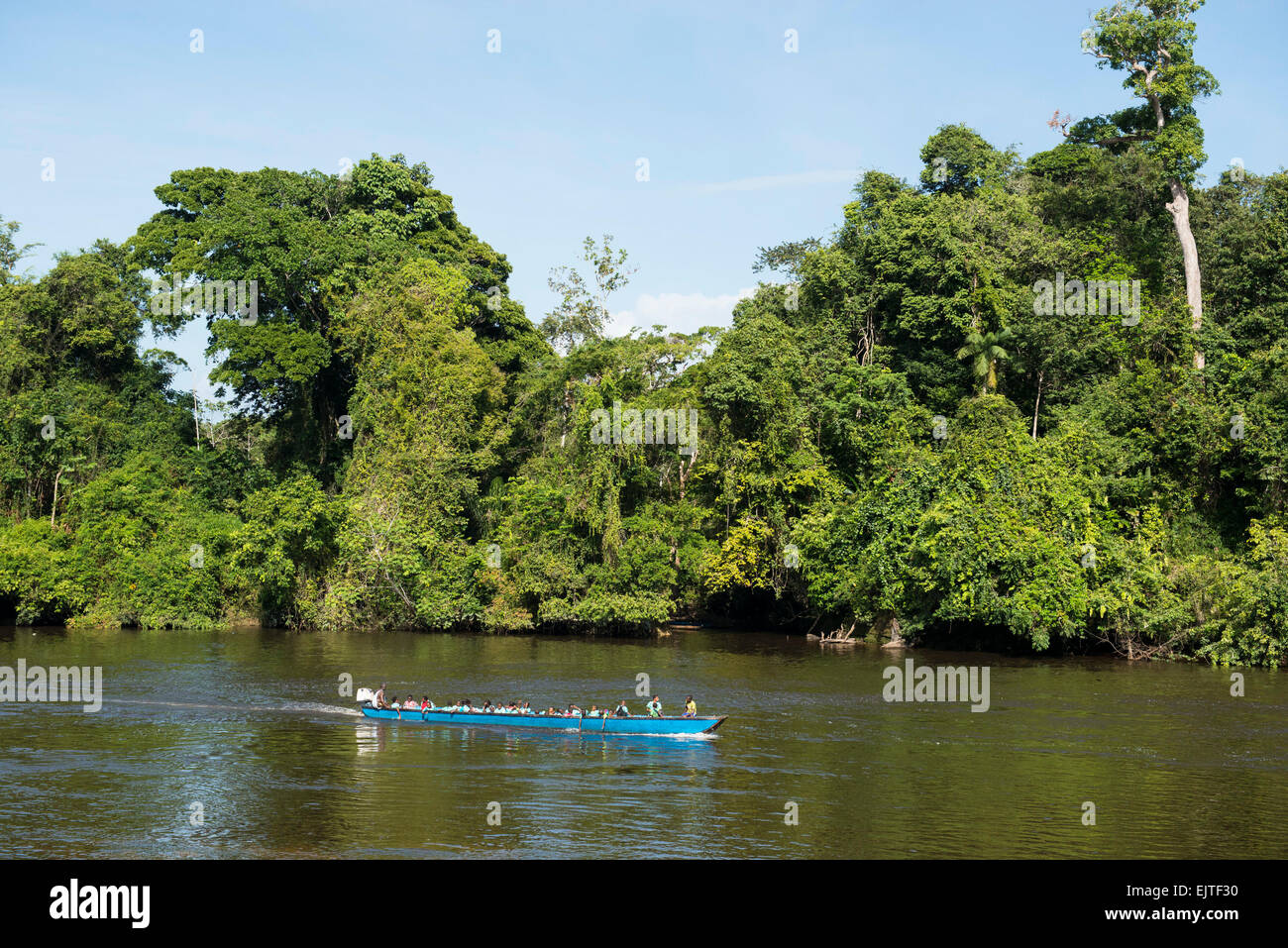 Nave Scuola sulla parte superiore del fiume Suriname, Suriname Foto Stock
