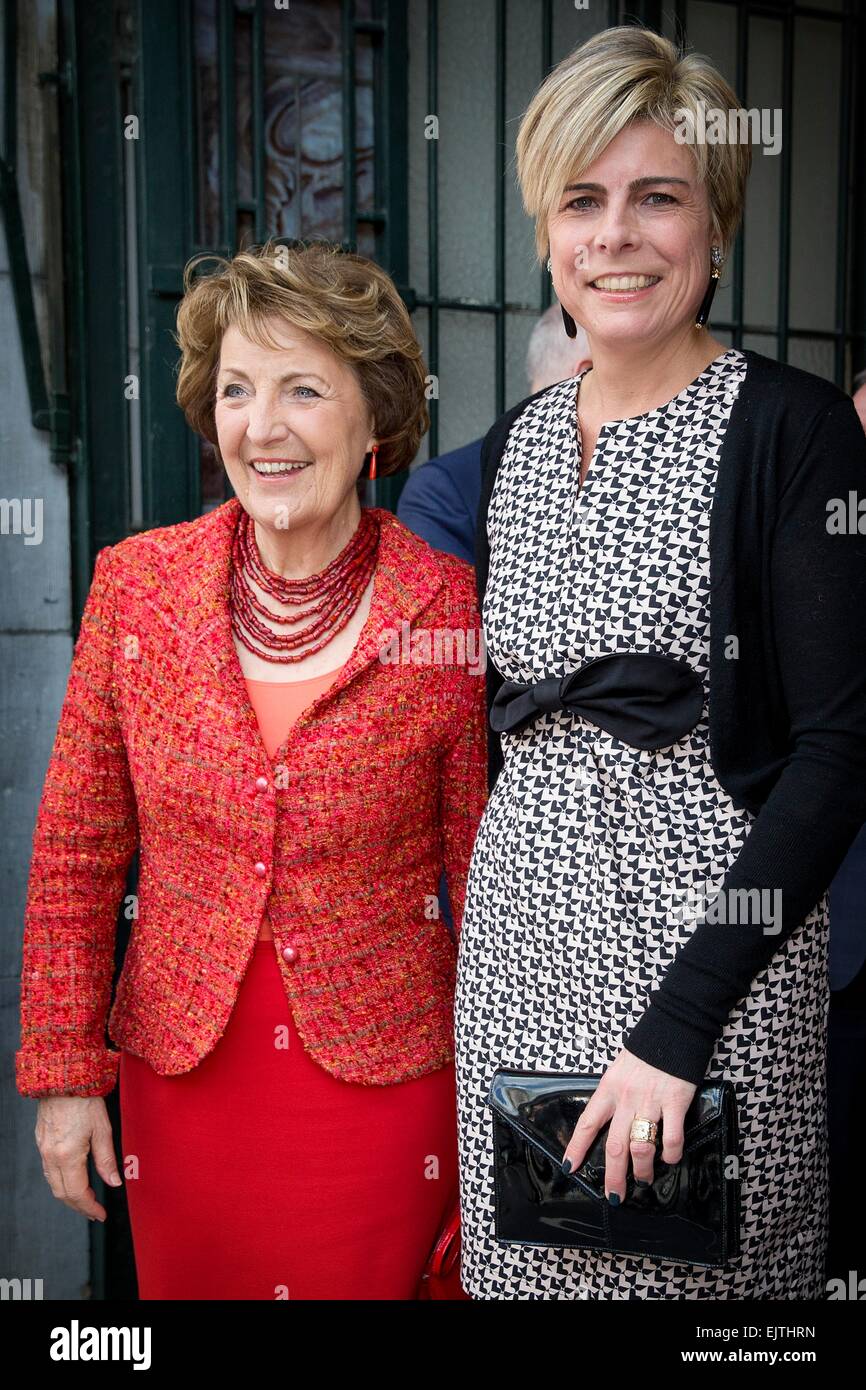 Bruxelles, Belgio, 31 Mar, 2015. La principessa Margriet (L) e la principessa Laurentien dei Paesi Bassi partecipa alla cerimonia di premiazione del 'ECF Princess Margriet Award per la cultura", Premio della Fondazione Culturale Europea (FCE), 31 marzo 2015, a Bruxelles. Credito: dpa picture alliance/Alamy Live News Foto Stock