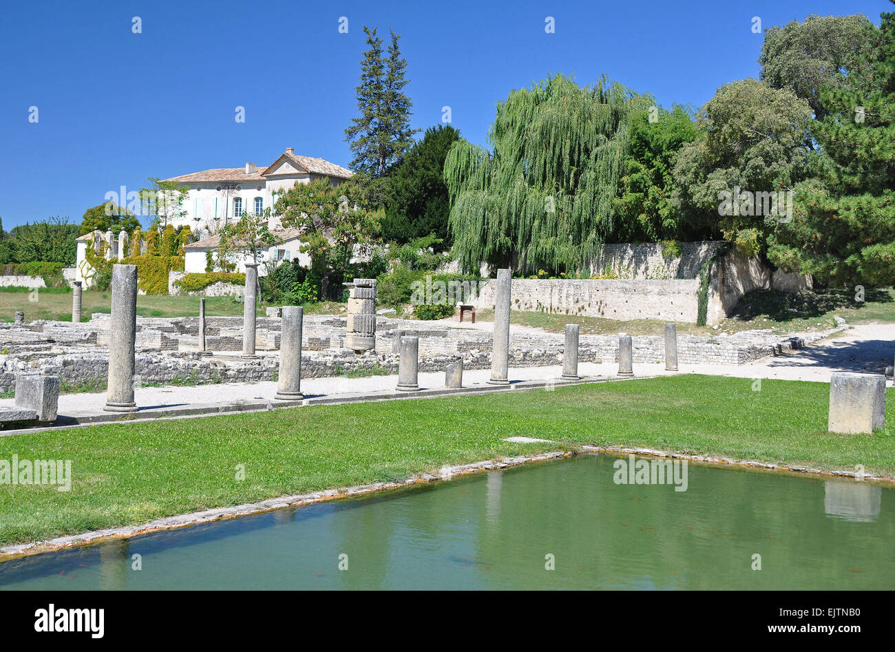 La Villasse, queste vaste rovine romane sono a Vaison-La-Romaine, Provenza, Francia. Questi resti gallo-romana sono situati in t Foto Stock