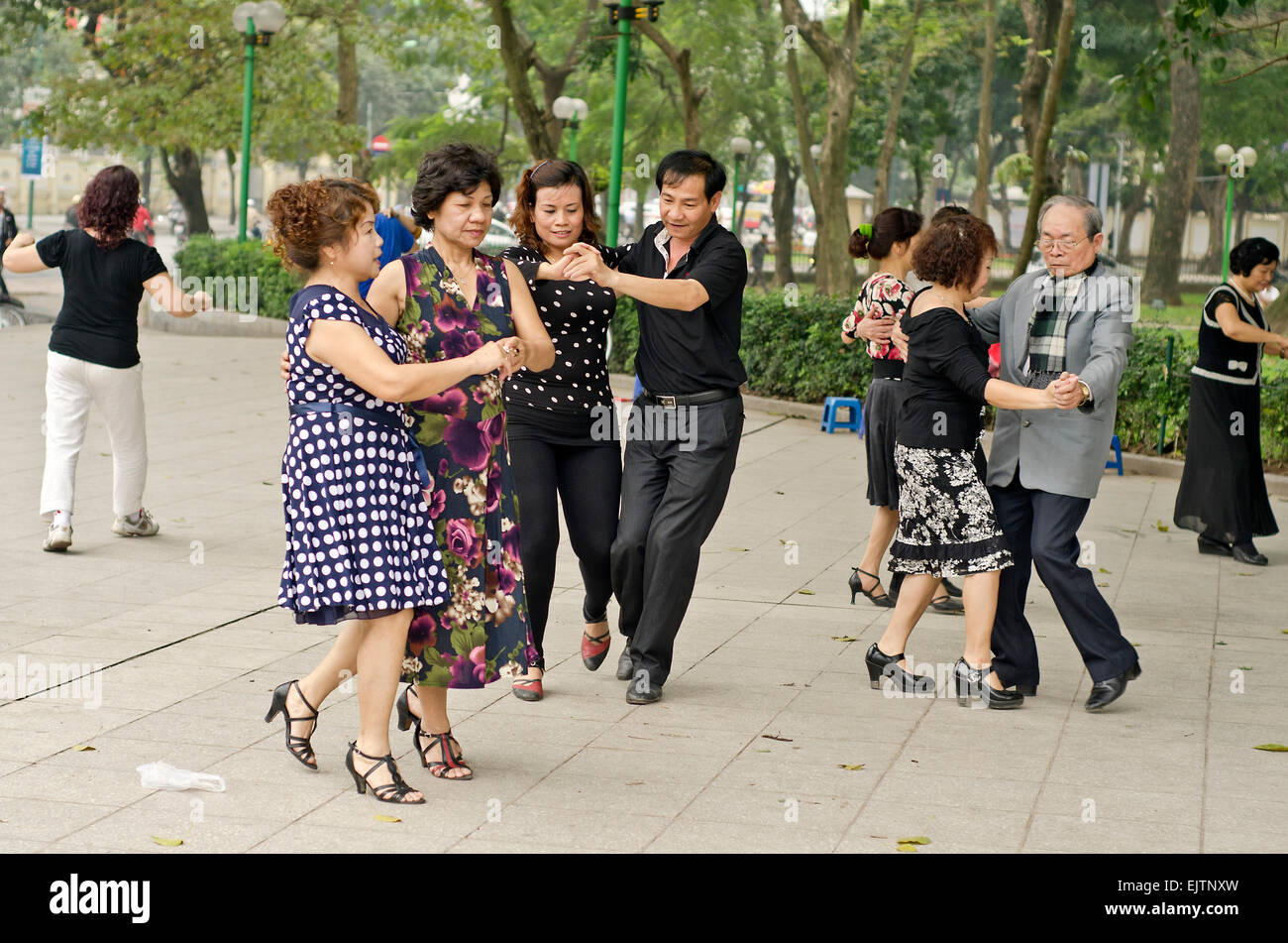 La gente ballare, Parco Lenin, Hanoi, Vietnam Foto Stock