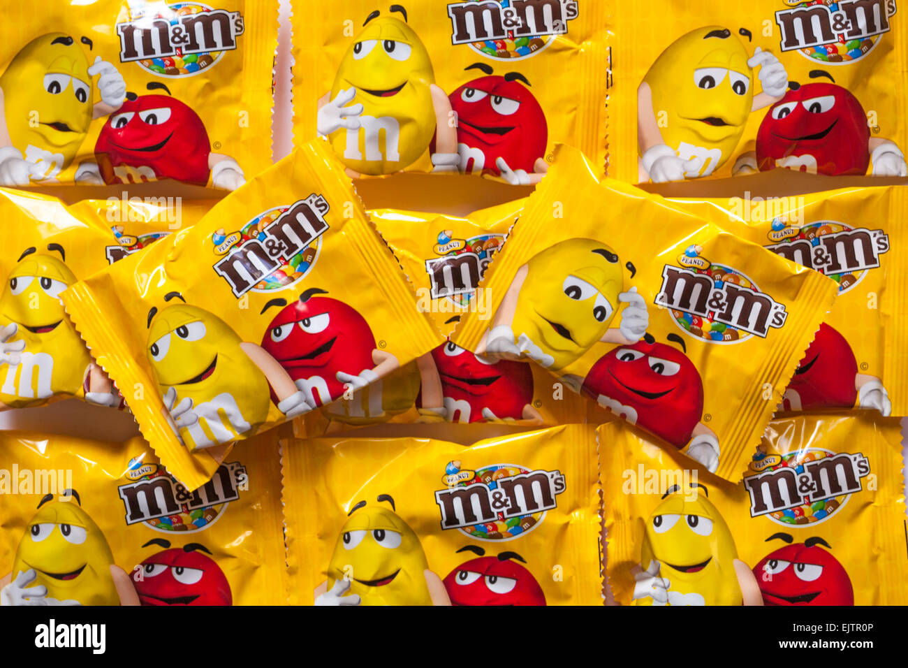Pacchetti di dimensione del divertimento pacchetto di arachide M&M's Foto  stock - Alamy