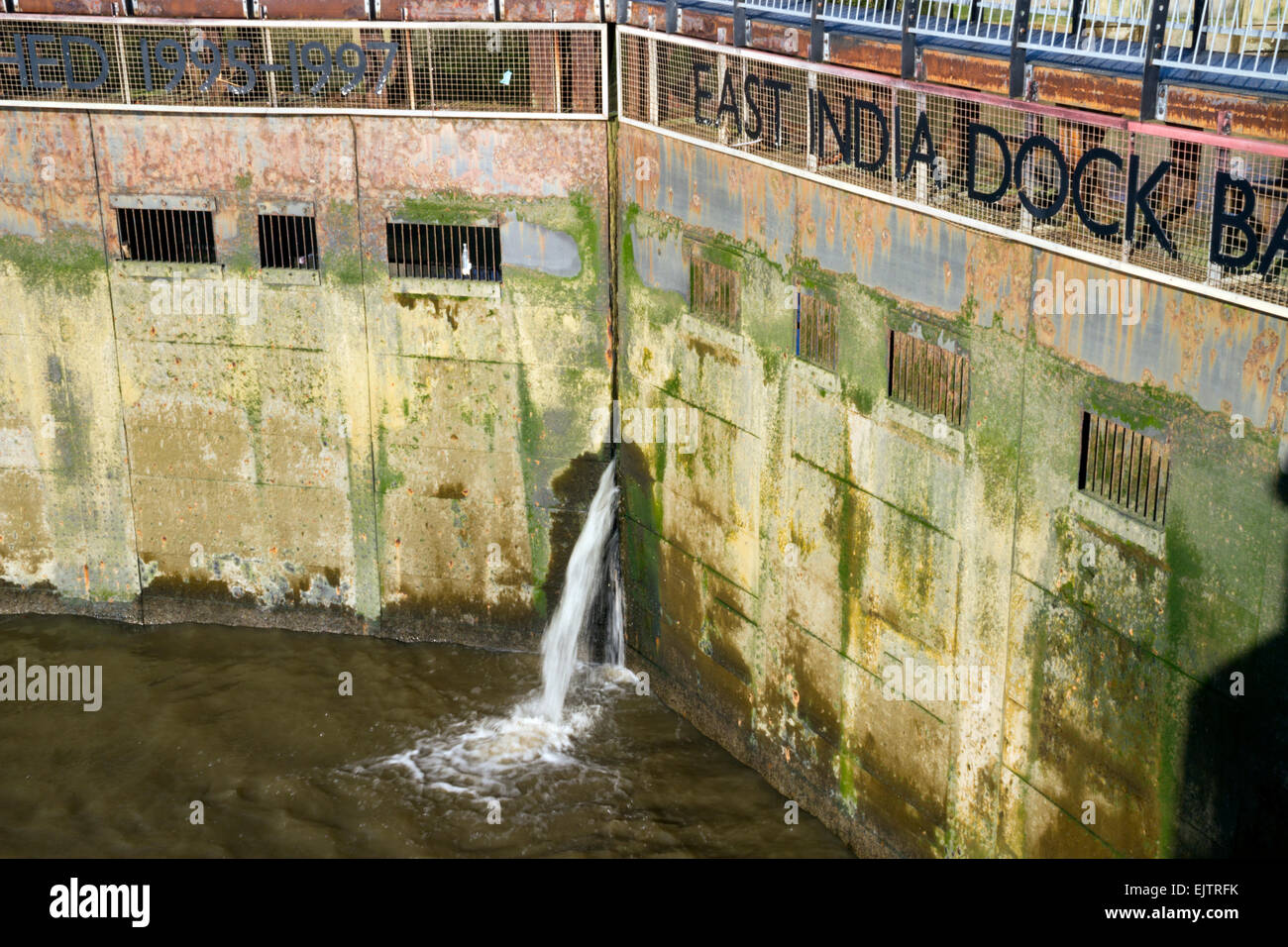 Il vecchio dock East India Dock bacino, Londra Foto Stock