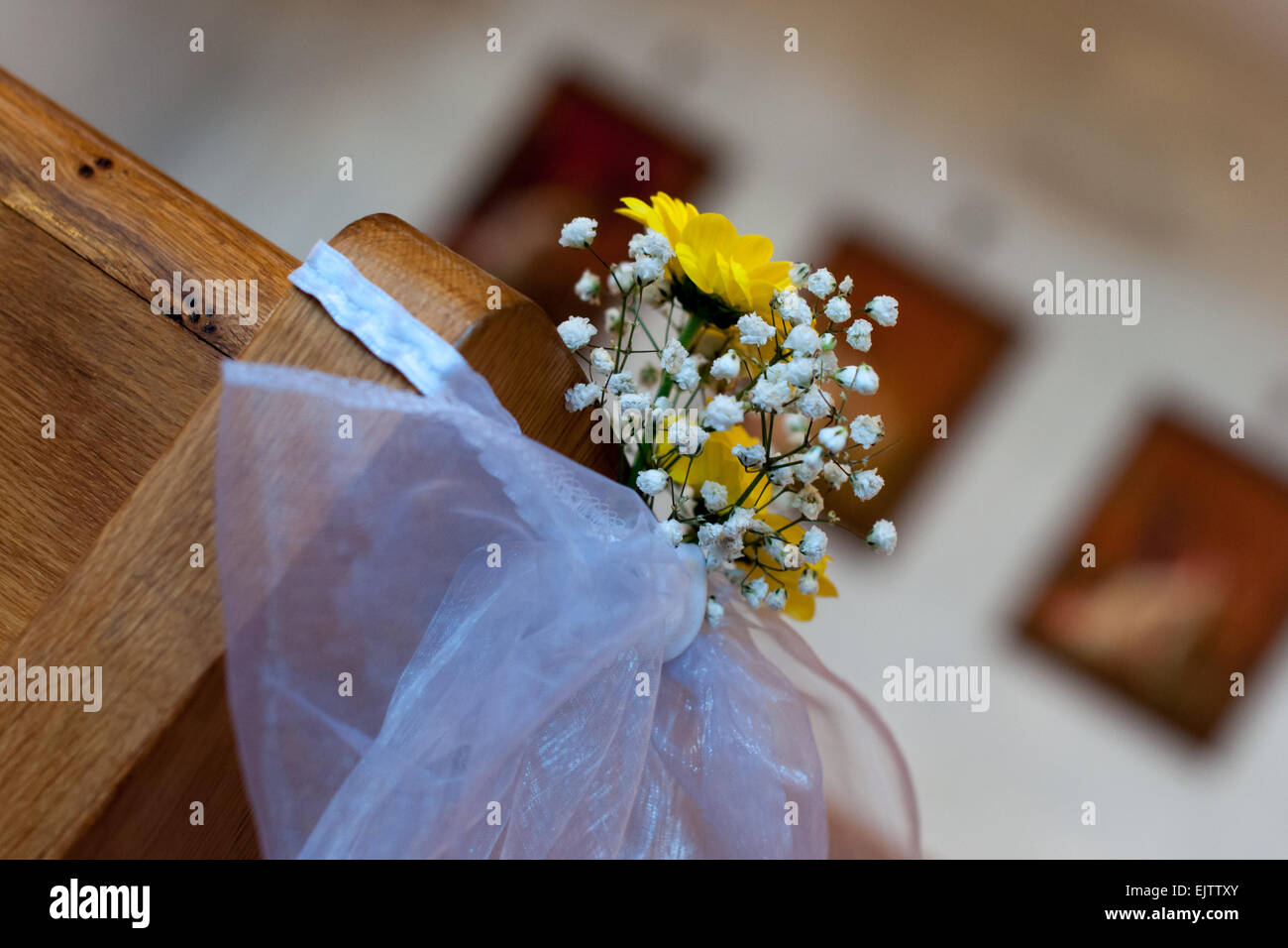 Decorazioni per matrimoni in chiesa. Foto Stock