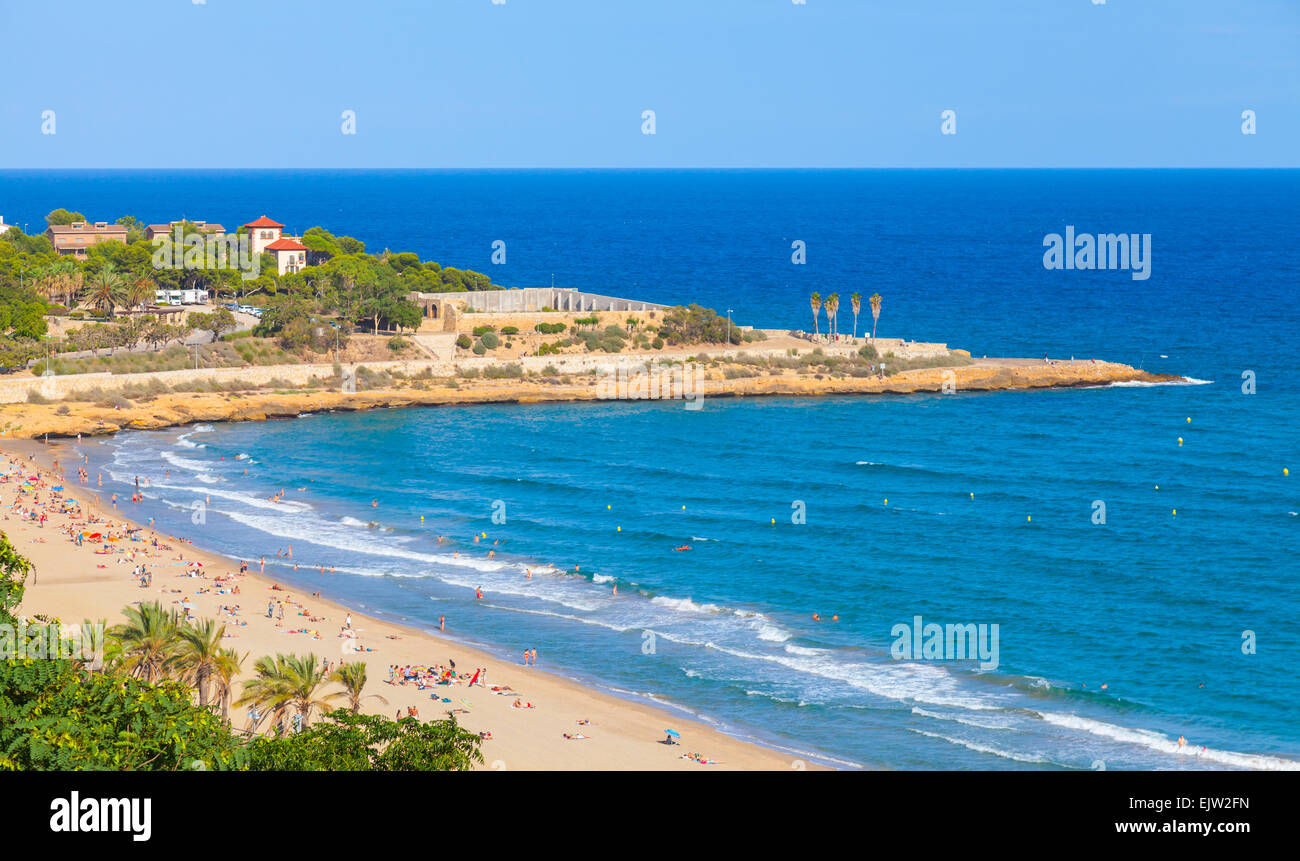 Spiaggia di sabbia di Tarragona in caldo giorno d'estate, la Catalogna, Spagna Foto Stock