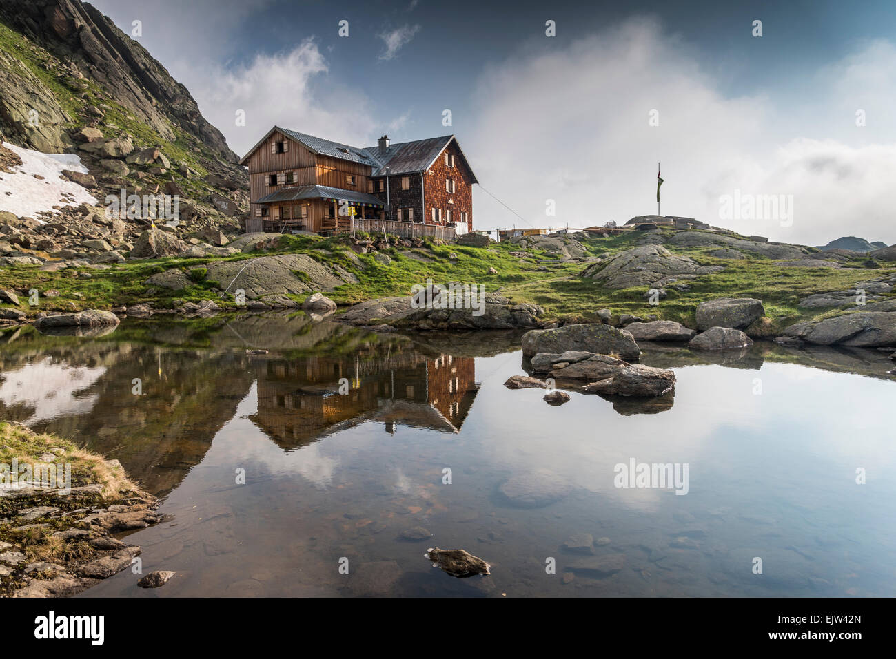 Il Club Alpino Tedesco [DAV] proprietà rifugio Bremer rifugio di montagna alla testa della Valle Gschnitztal delle Alpi dello Stubai nel Tirolo austriaco Foto Stock