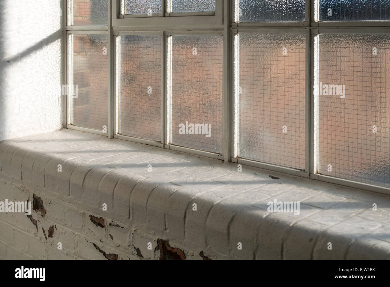 Dipinto di bianco mattone davanzale Foto Stock