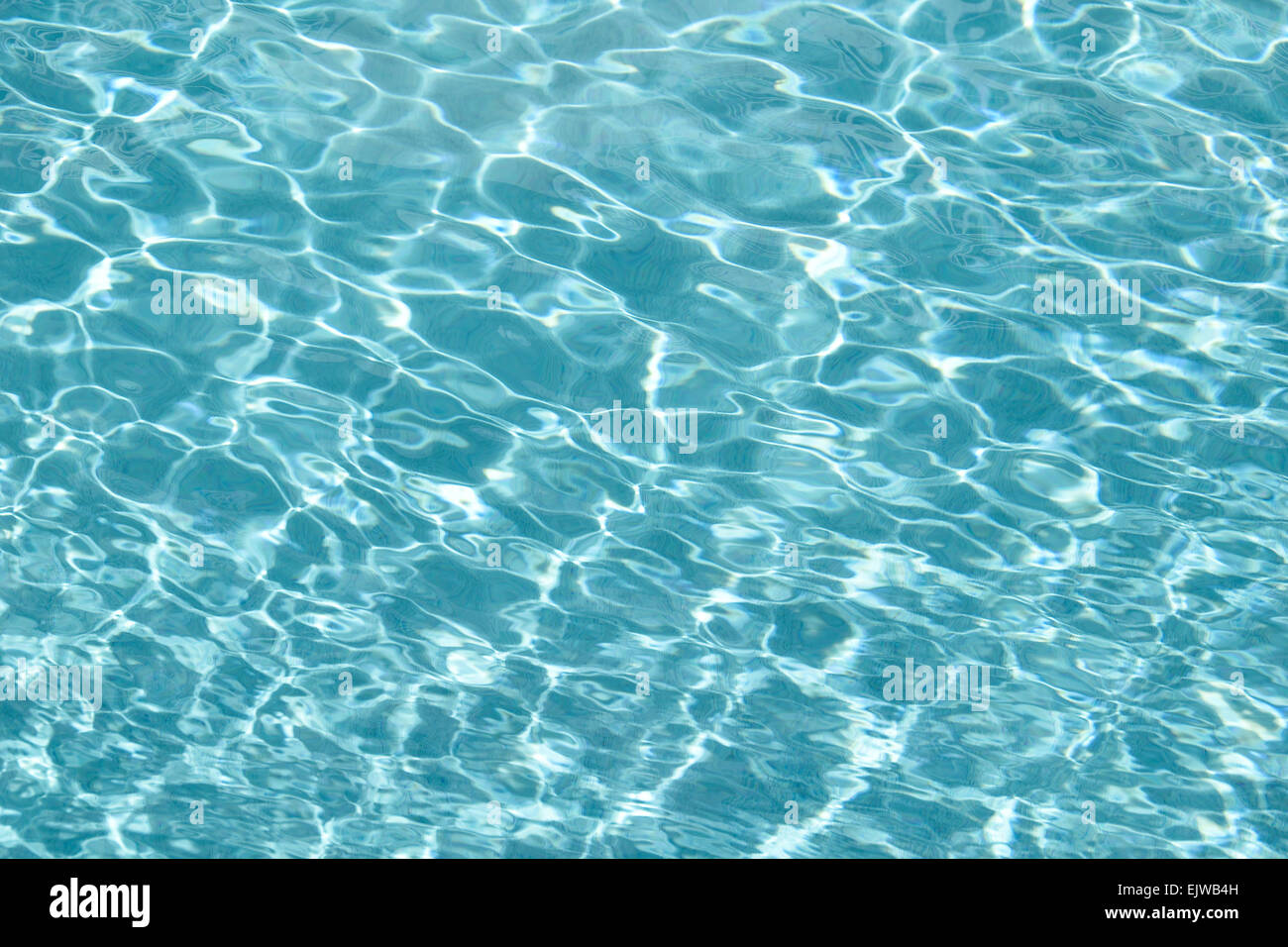 Vista in elevazione di acqua in piscina Foto Stock