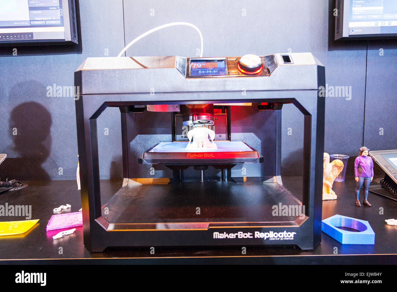 Stampante 3d che rendono la plastica Stampa modello di lavoro della macchina tridimensionale per la voce di uso medico di utilizzo futuro utilizza la scienza Foto Stock