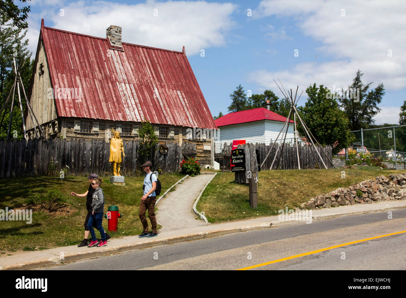 Una pelliccia trading post risalente ai primi anni del settecento attira l'attenzione dei visitatori in Tadoussac, regione di Manicouagan, Quebec. Foto Stock