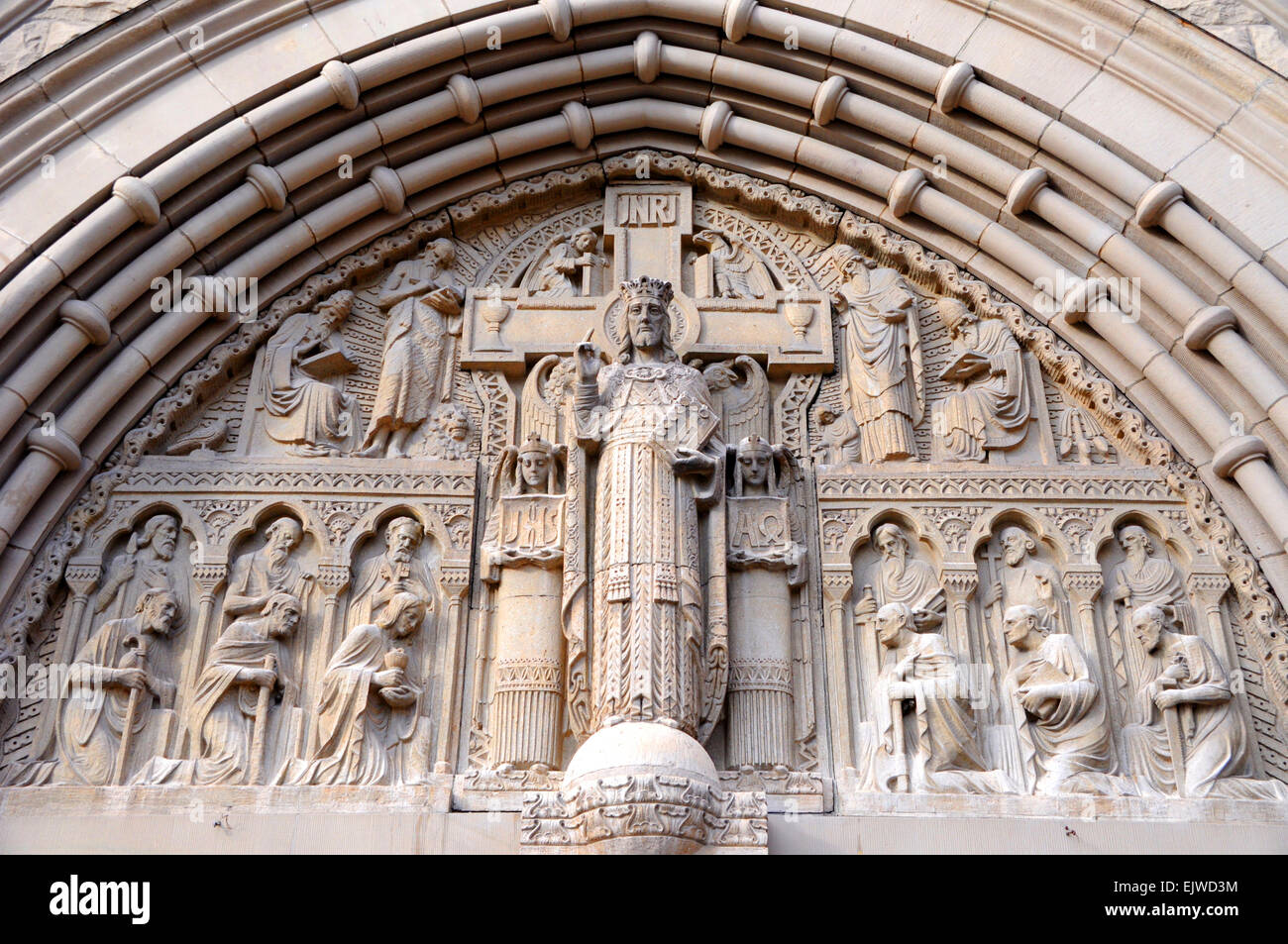 Scolpiti nella pietra murale bibliche sopra la cattedrale cattolica porta a Salt Lake City, Utah Foto Stock