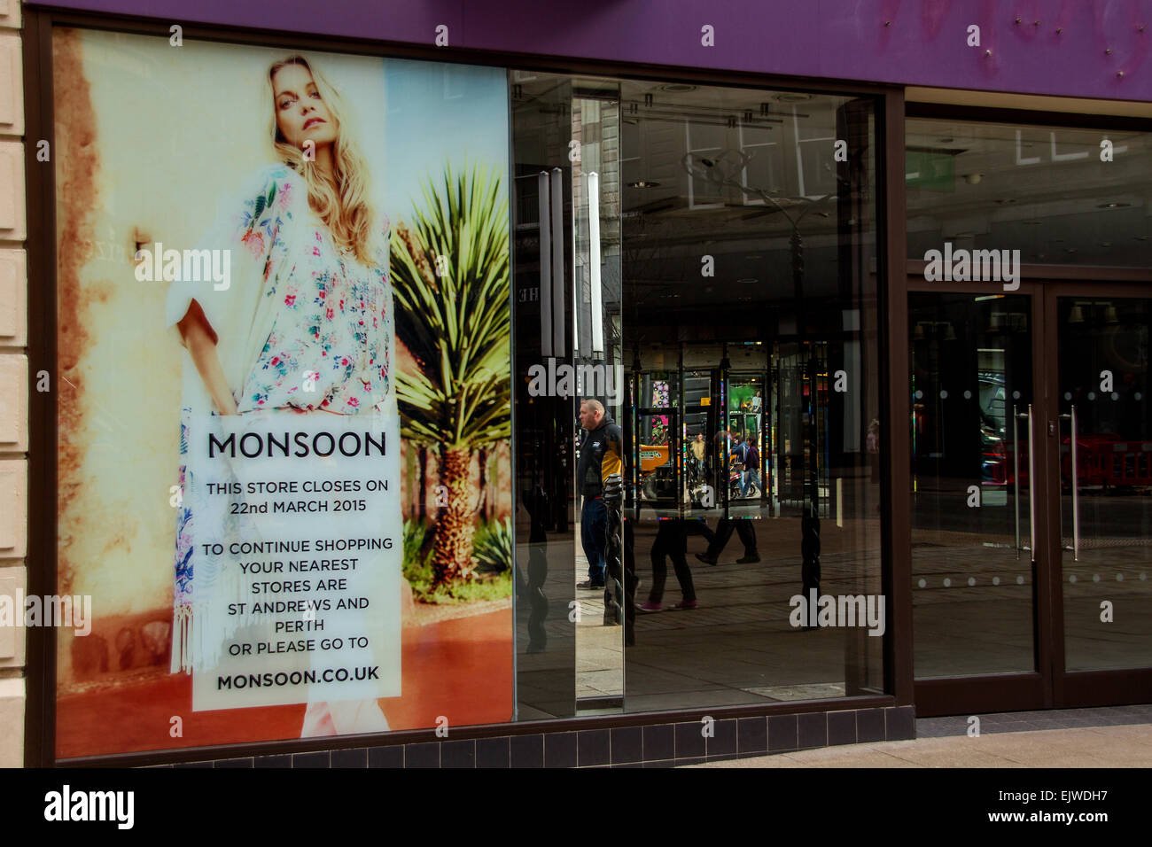 Monsoon fashion retail store chiuso per business su th XXII Marzo 2015 a causa del declino economico a Dundee, Regno Unito Foto Stock