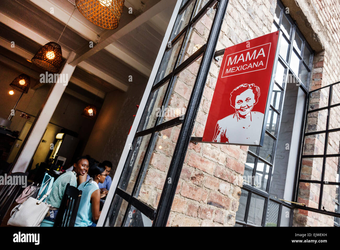 Johannesburg Sud Africa, African Maboneng District, Arts on Main, gentrificed urbano quartiere, Fox Street, Mama Mexicana, ristorante ristoranti cibo di Foto Stock