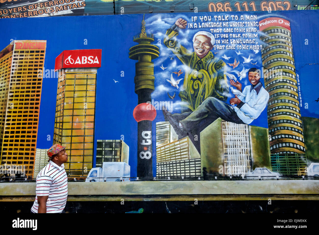 Johannesburg Sud Africa,distretto di Maboneng,Arts on Main,quartiere urbano gentrificato,murale,Nelson Mandela,ABSA,uomo nero maschio,SAfri150306120 Foto Stock
