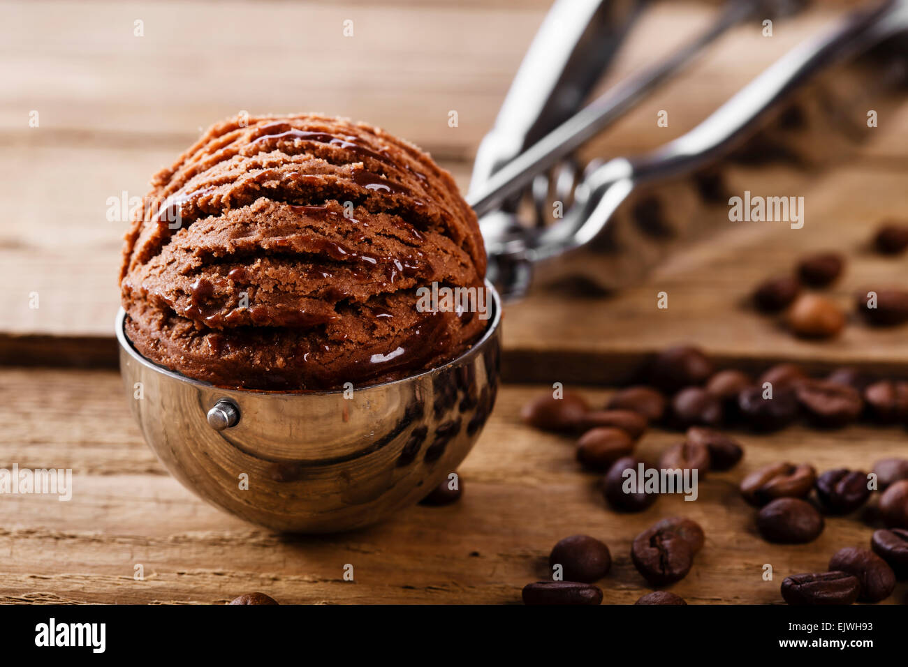 Cioccolato gelato al caffè sfera cucchiaio Foto Stock