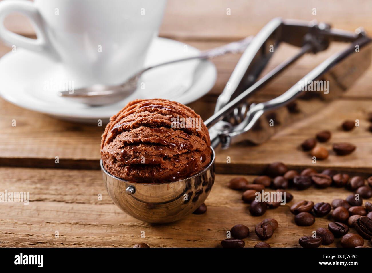 Cioccolato gelato al caffè sfera cucchiaio Foto Stock