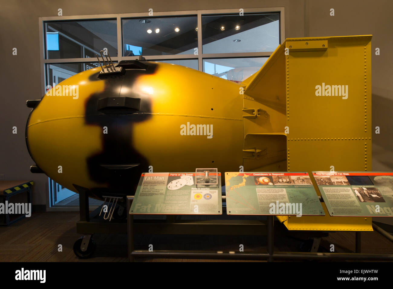Stati Uniti d'America New Mexico NM Los Alamos Bradbury Science Museum storia dell'energia atomica e bombe nucleari Fat Man replica Foto Stock