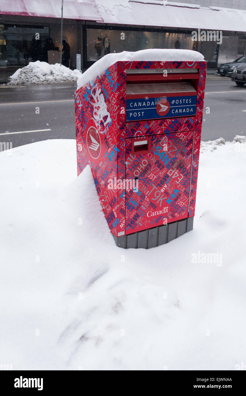 Canada Post casella di posta esterna inverno Neve Foto Stock