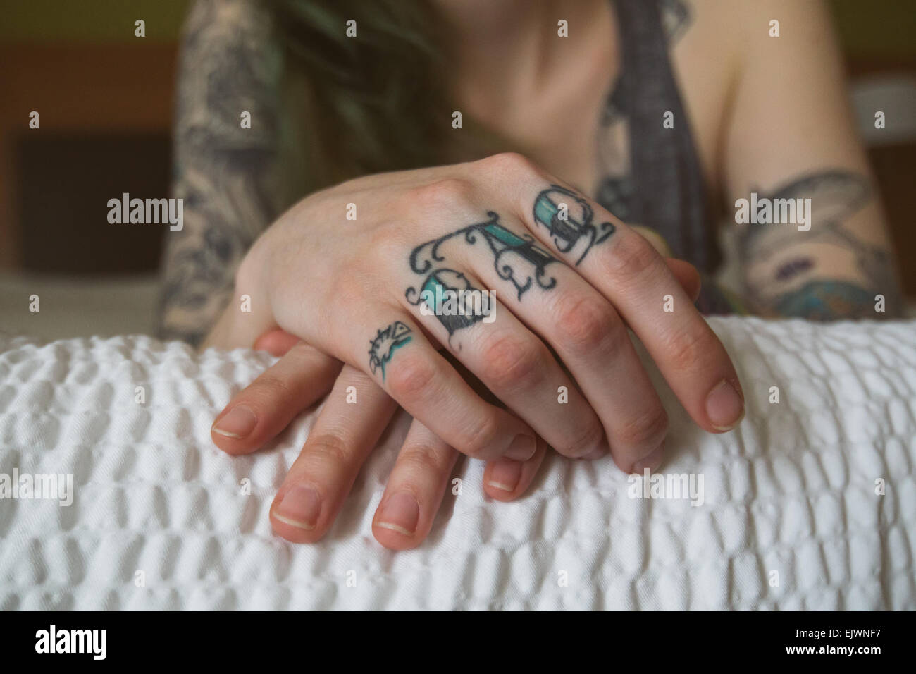 tatuaggio dita Foto Stock