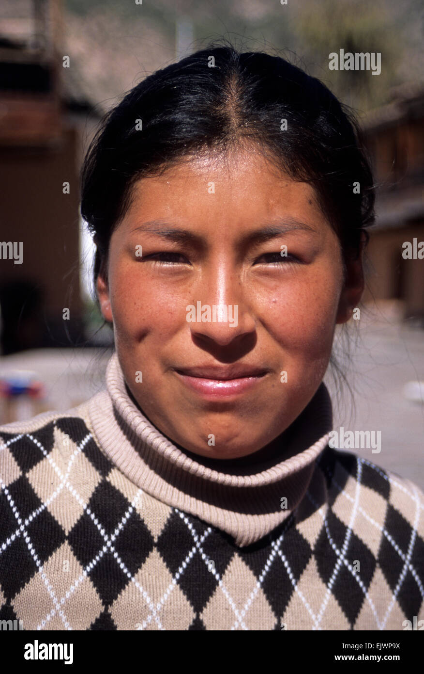 Il Perù, Yucay. Giovane donna Quechua. Foto Stock
