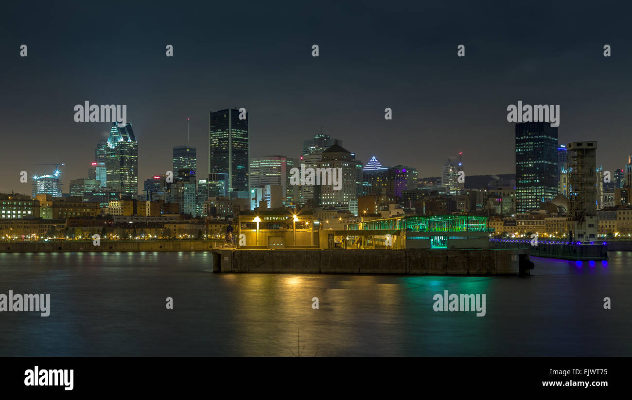 Montreal Downtown e Pont Jacques-Cartier dal Pont de la Concorde, St Lawrence River Foto Stock