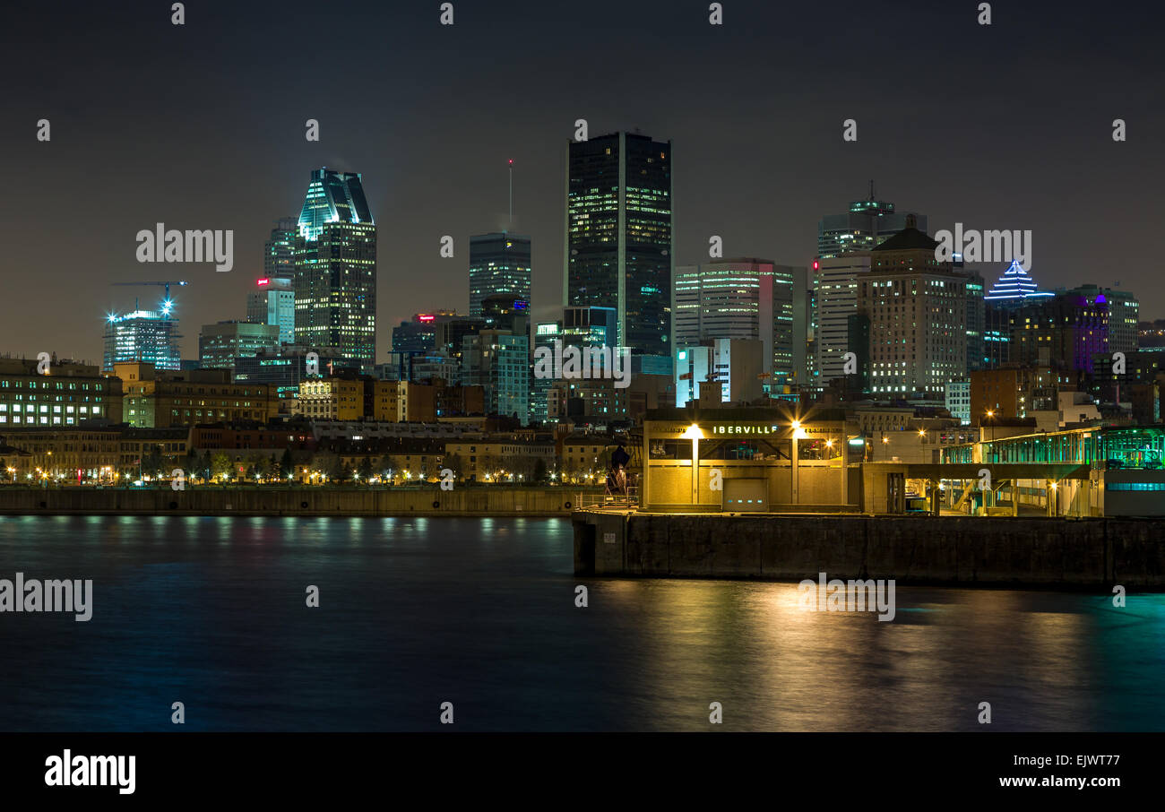 Montreal Downtown e Pont Jacques-Cartier dal Pont de la Concorde, St Lawrence River Foto Stock