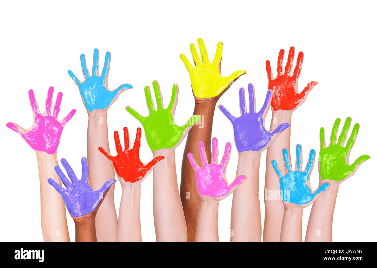Multi-Ethnic bracci sollevati e verniciato colorato mani Foto Stock