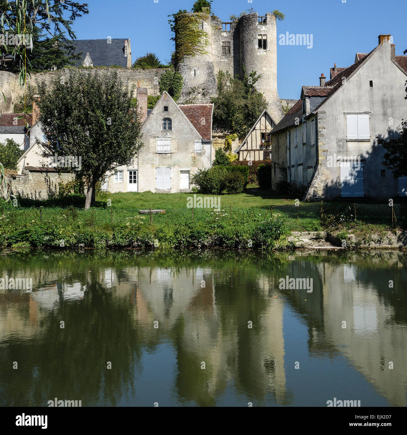 Chateau Montrésor, e il villaggio di Loire Vally, France Chateau Montrésor, e il villaggio di Loire Vally, Francia. Rea Foto Stock