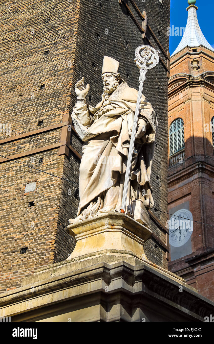 Statua del vescovo San Petronio a Bologna. Italia Foto Stock