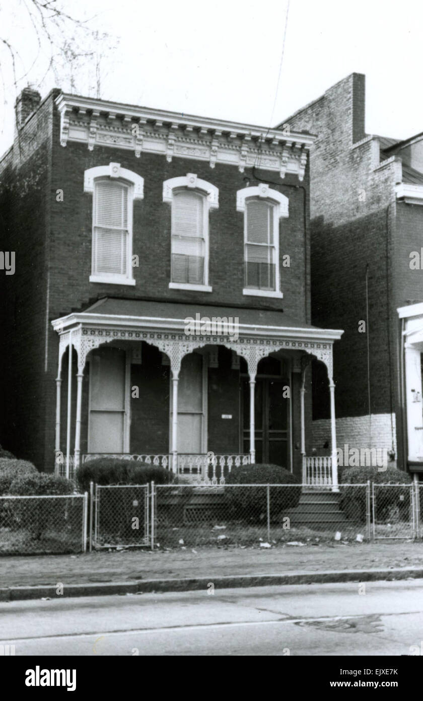 Jackson Ward, situato a Richmond, Virginia, divenne un fiorente centro della cultura afroamericana all'inizio del XX secolo. Il quartiere era notevole per la sua vivace scena di intrattenimento, tra cui il famoso Hippodrome Theatre, ed era sede di personaggi leggendari come Ella Fitzgerald, Duke Ellington e Bill "Bojangles" Robinson. Foto Stock