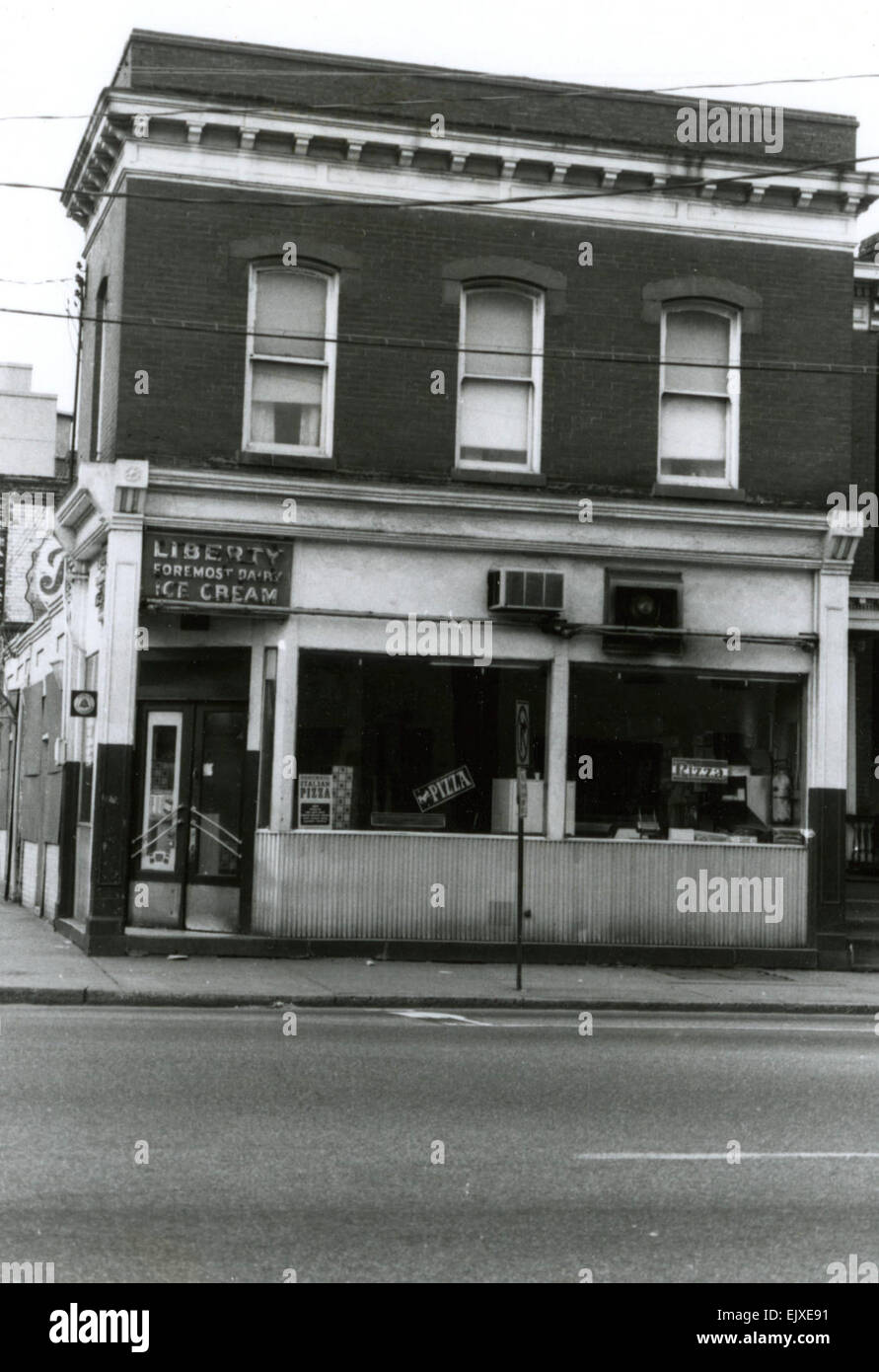 Il quartiere di Jackson Ward a Richmond, Virginia, è storicamente significativo per il suo ruolo nella cultura afroamericana. Una volta una fiorente comunità di schiavi liberati durante la ricostruzione, divenne un importante centro di intrattenimento e affari. Ha ospitato il famoso Hippodrome Theatre e personaggi come Ella Fitzgerald, Duke Ellington e Bill 'Bojangles' Robinson. Foto Stock