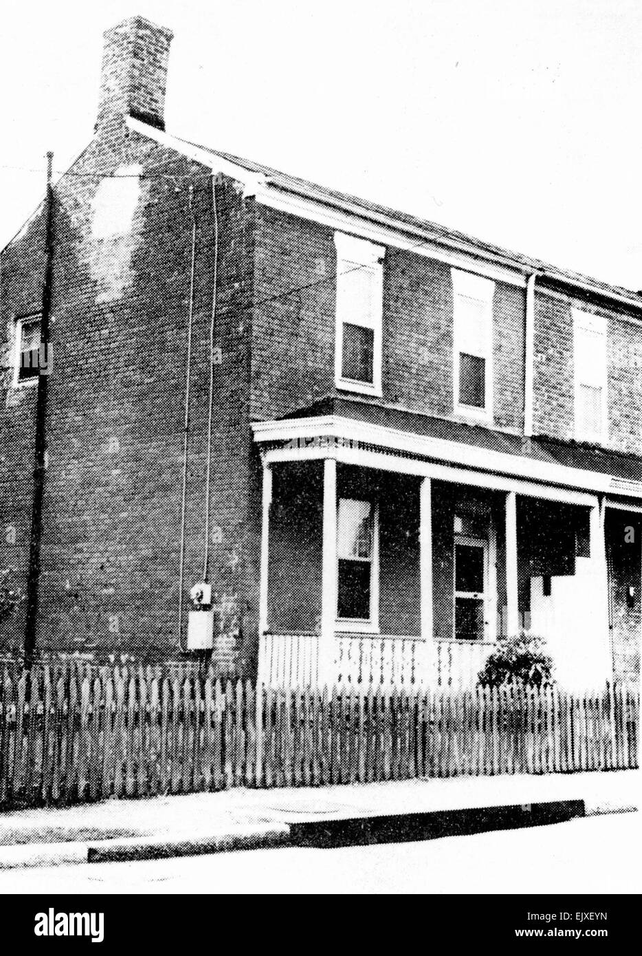 Questa descrizione storica si concentra sul quartiere Jackson Ward di Richmond, un'area chiave per la cultura afroamericana. Negli anni '1920, divenne un centro per la vita afroamericana, caratterizzato da rinomati intrattenimenti, chiese e aziende. Foto Stock