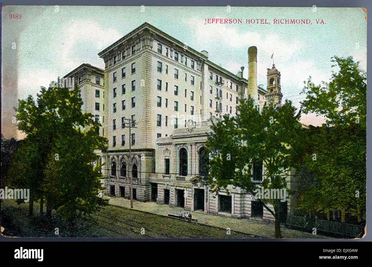 Questa collezione di cartoline d'epoca presenta immagini del Jefferson Hotel di Richmond, Virginia, all'inizio del XX secolo. Le cartoline offrono uno sguardo sulla grandezza architettonica e sulla vita sociale dell'epoca, mostrando un punto di riferimento della città. Foto Stock