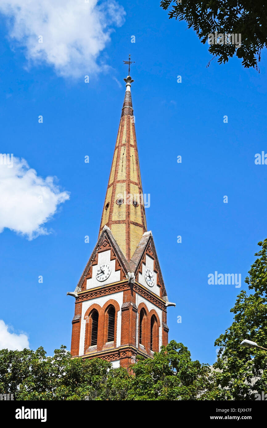 Torre di una vecchia chiesa Foto Stock