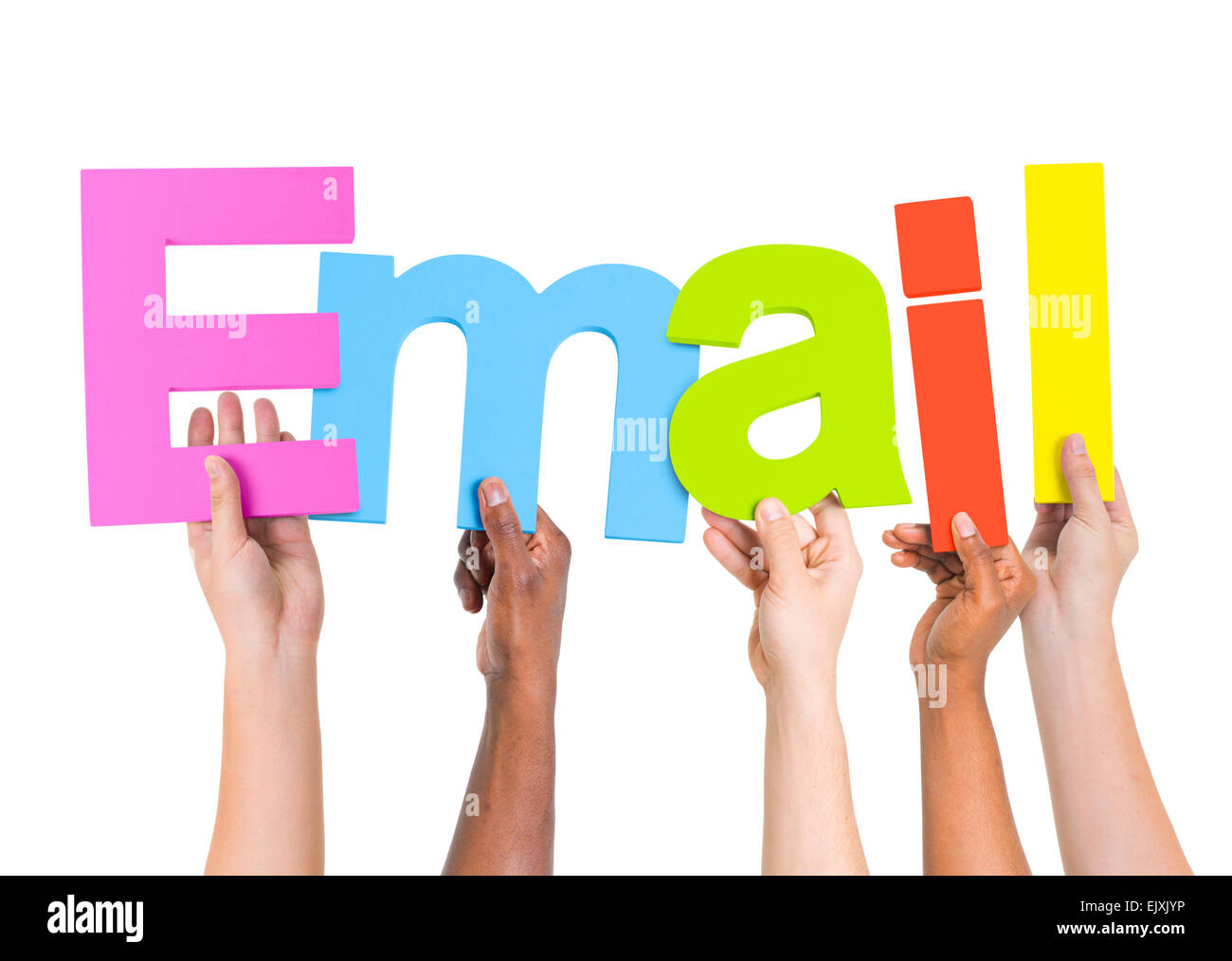 Multi-Ethnic Gruppo di diverse persone che trattengono le lettere per formare una parola E-Mail Foto Stock