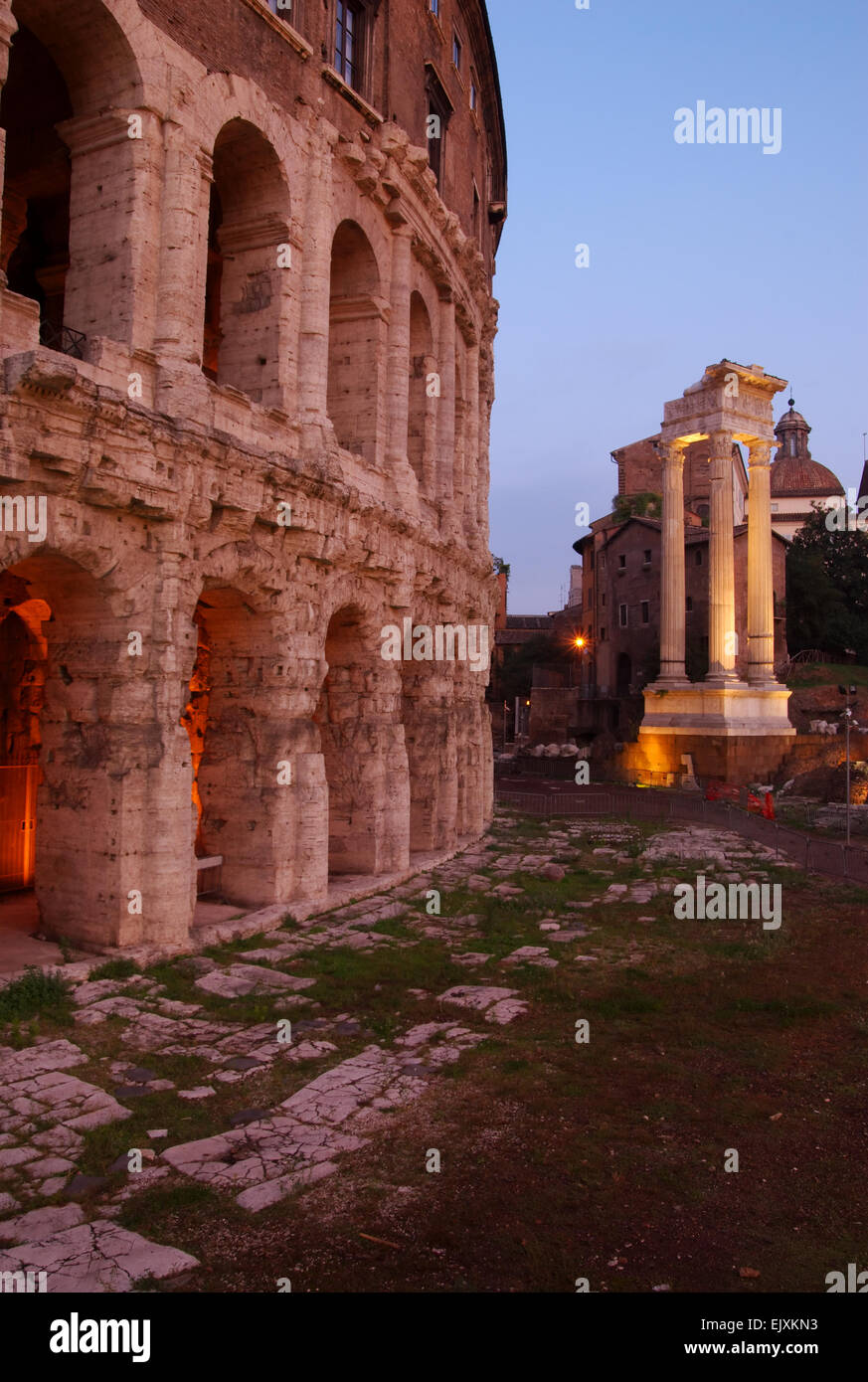 Il Teatro di Marcello e il Tempio di Apollo Sosianus all'alba Foto Stock