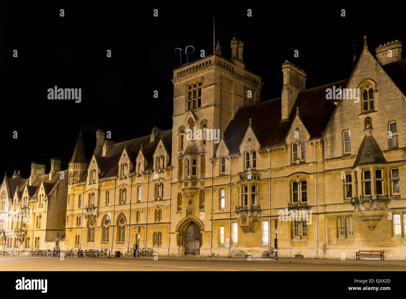 Balliol College, visto qui illuminata di notte è un collegio universitario e parte dell'Università di Oxford, Oxford, Regno Unito Foto Stock