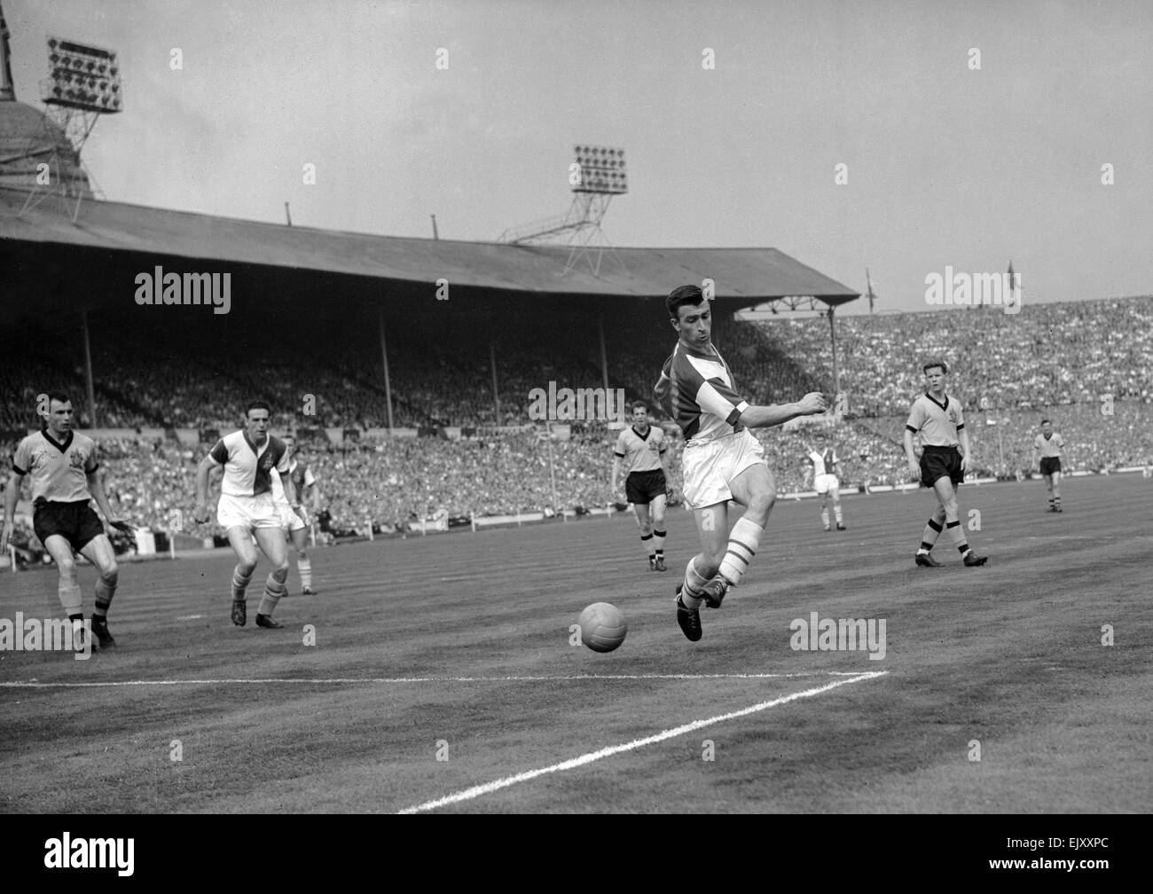 FA Cup finale allo stadio di Wembley. Wolverhampton Wanderers 3 v Blackburn Rovers 0. Azione dal match. Il 7 maggio 1960. Foto Stock