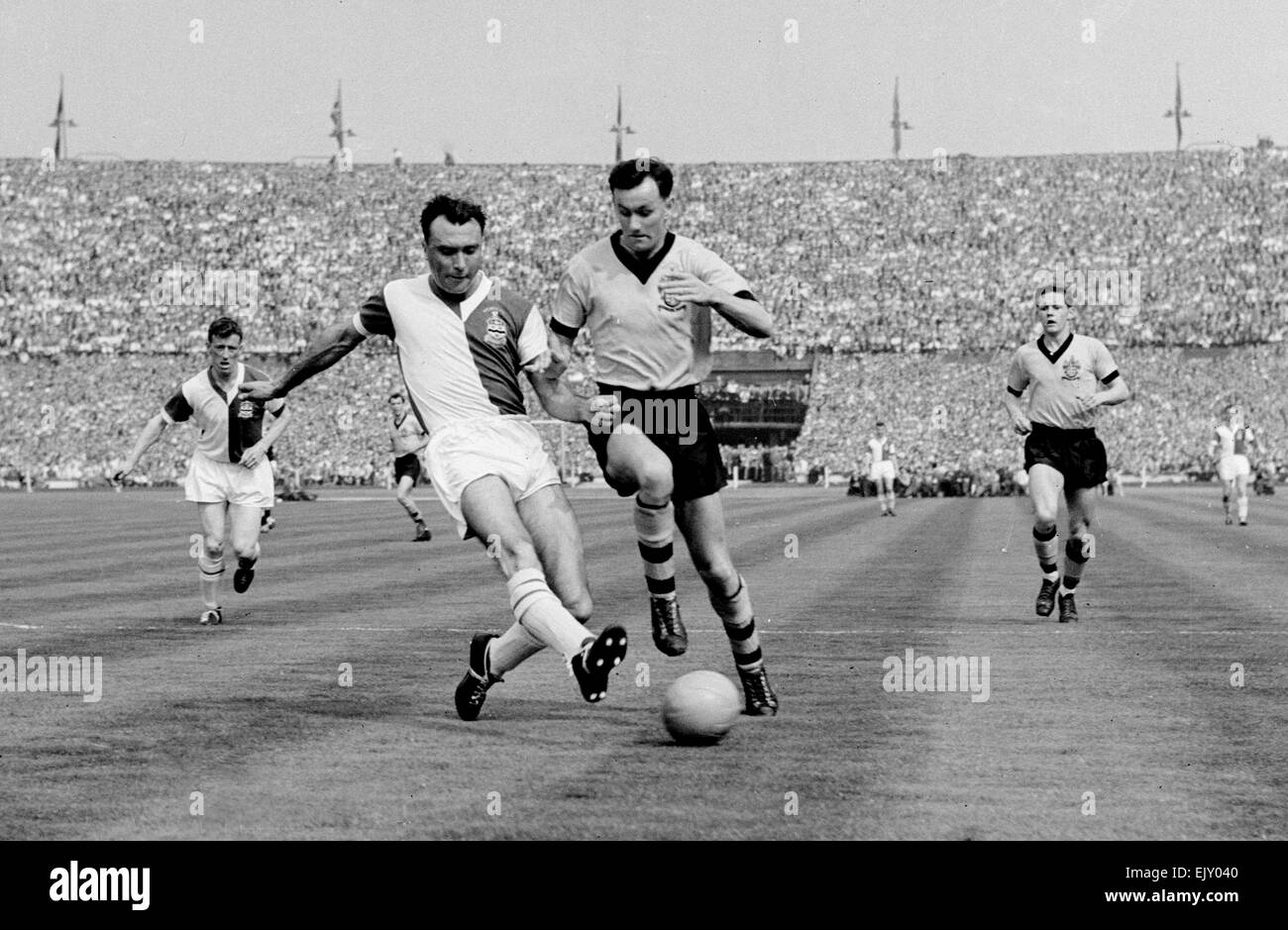 FA Cup finale allo stadio di Wembley. Wolverhampton Wanderers 3 v Blackburn Rovers 0. Azione dal match. Il 7 maggio 1960. Foto Stock
