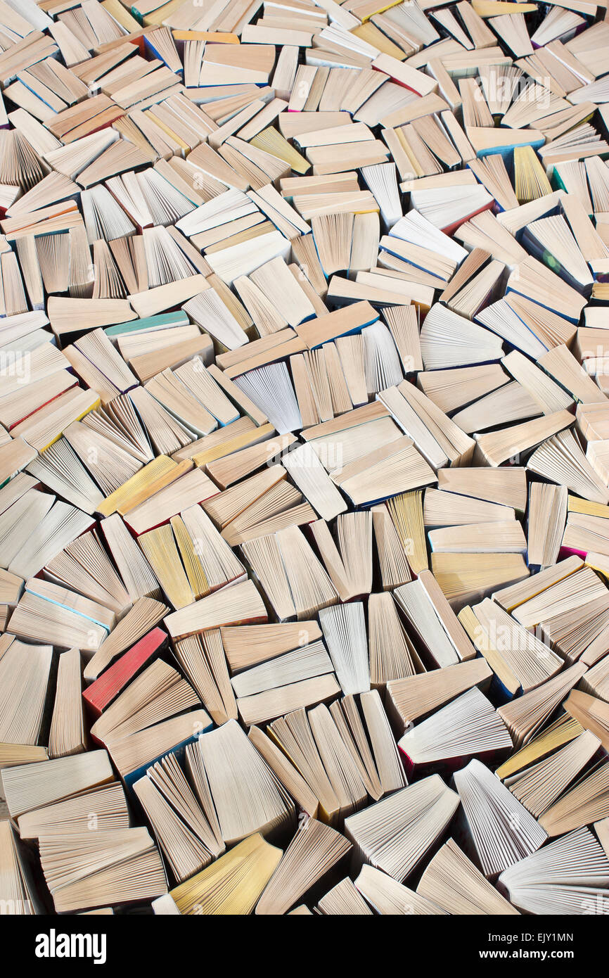 Pulp Fiction, massa di libri in brossura il riempimento immagine Foto Stock