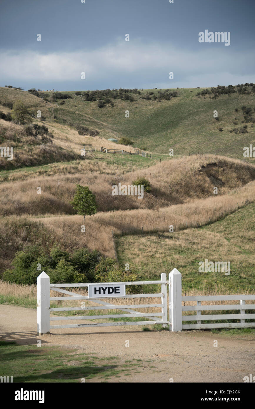 Hyde cancello sulla Central Otago Rail Trail, South Island, in Nuova Zelanda. Foto Stock