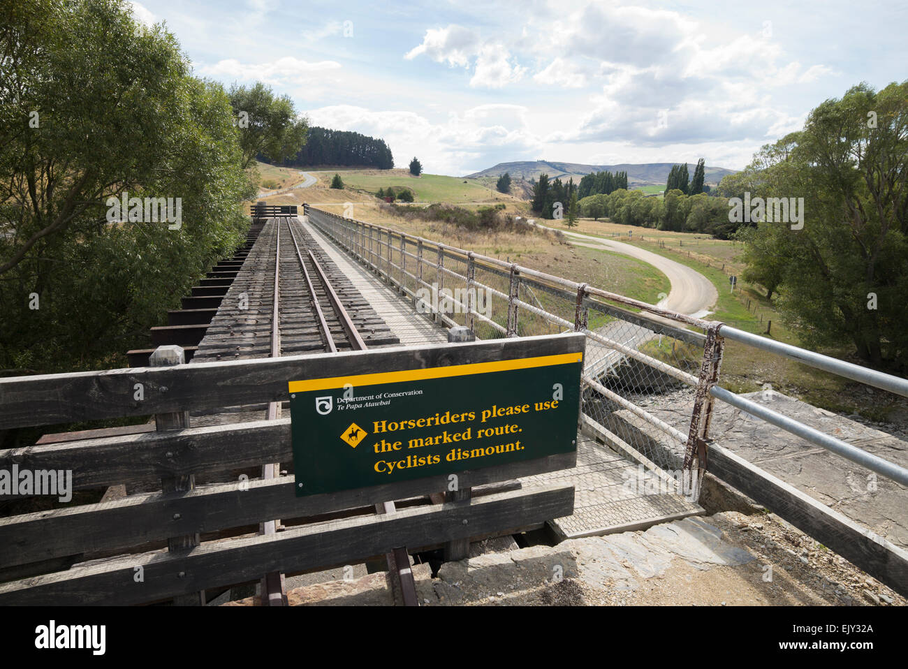 In disuso ponte ferroviario ora parte della rampa di Otago Trail, South Island, in Nuova Zelanda. Foto Stock