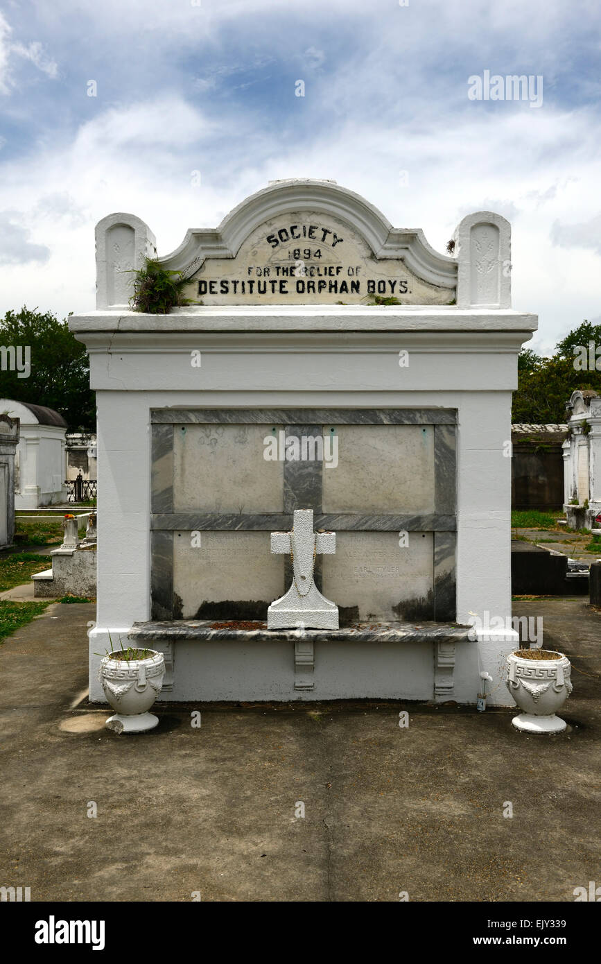 Poveri orfani grave La Fayette n. 1 Cimitero Cimitero di new orleans morti al di sopra del terreno di sepoltura tomba cattolica RM USA Foto Stock