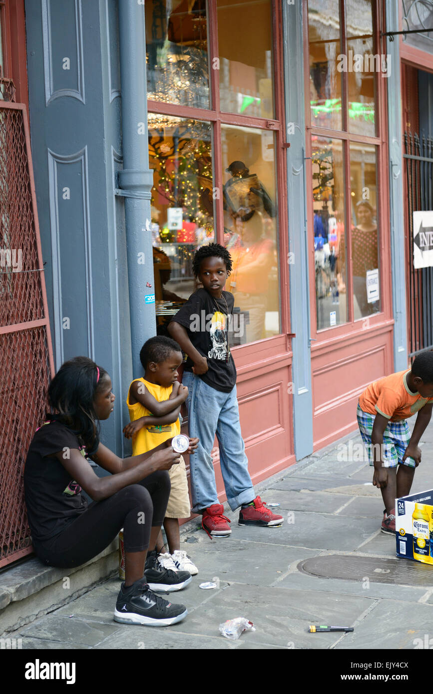 Toccare dancing kids bambini street entertainment intrattenere ballerine di danza jackson square new orleans RM USA Foto Stock