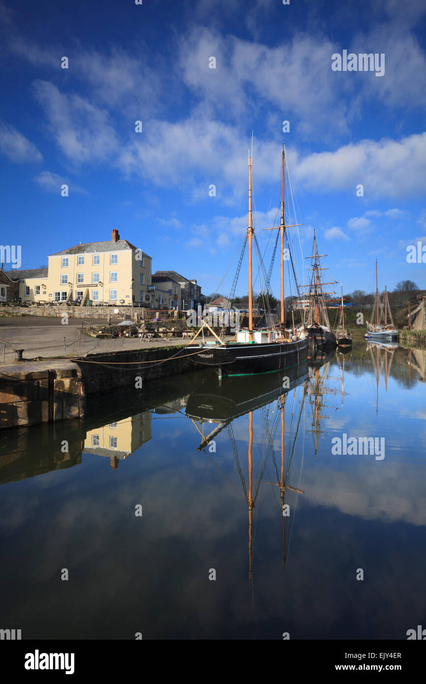 Lo storico porto di Charlestown vicino a St Austell sulla costa meridionale della Cornovaglia, utilizzato nella serie TV Poldark. Foto Stock