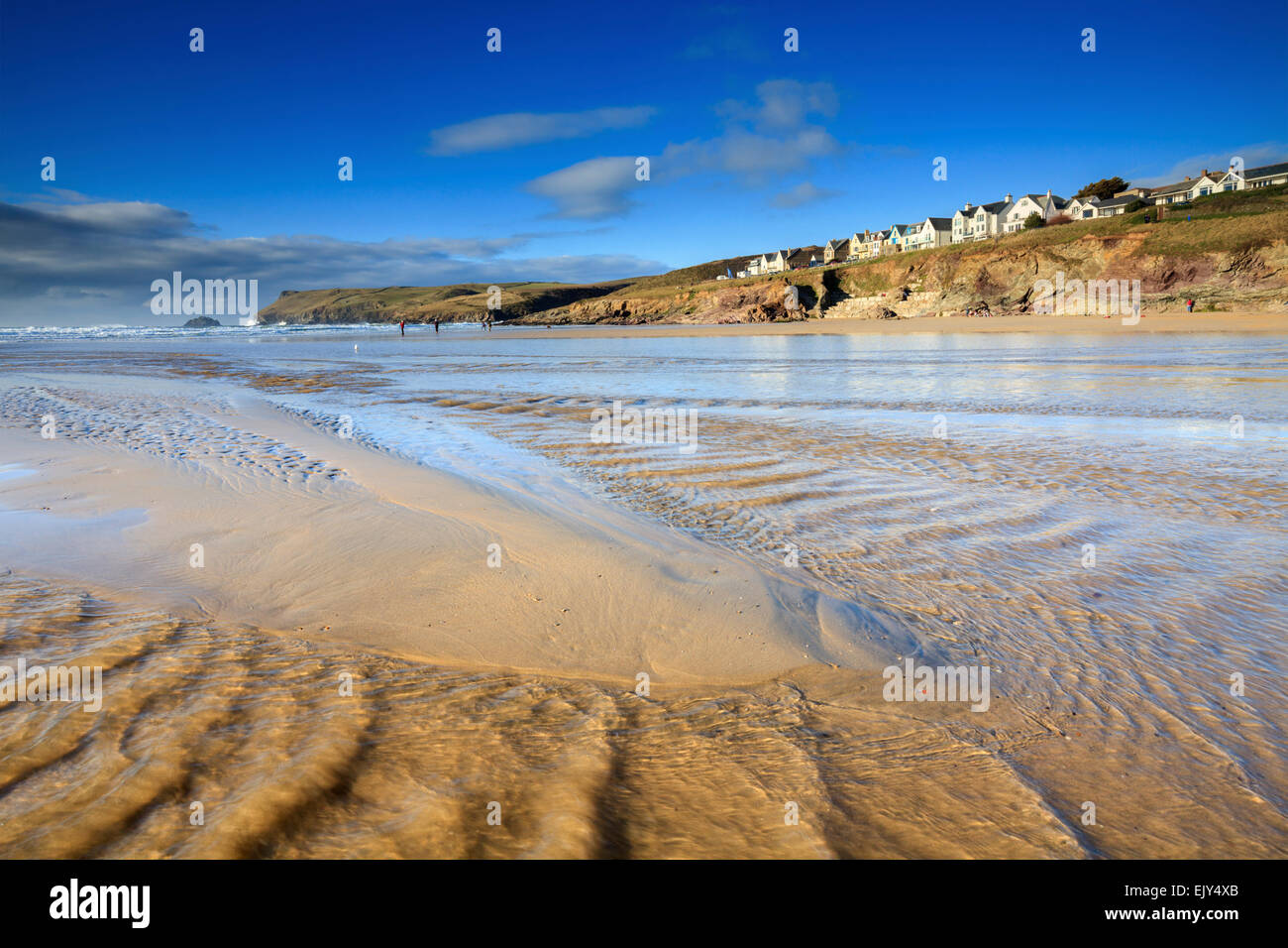 Nuovo Polzeath e Pentire punto catturate da Polzeath Beach a metà febbraio. Foto Stock