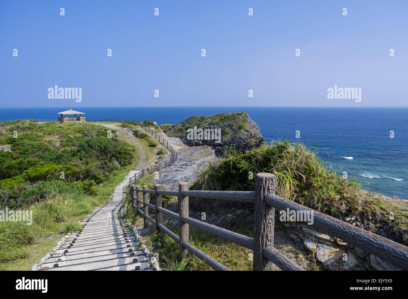 Vista verso Unajinosachi Osservatorio sulla costa di Zamami isola, a Okinawa, Giappone Foto Stock