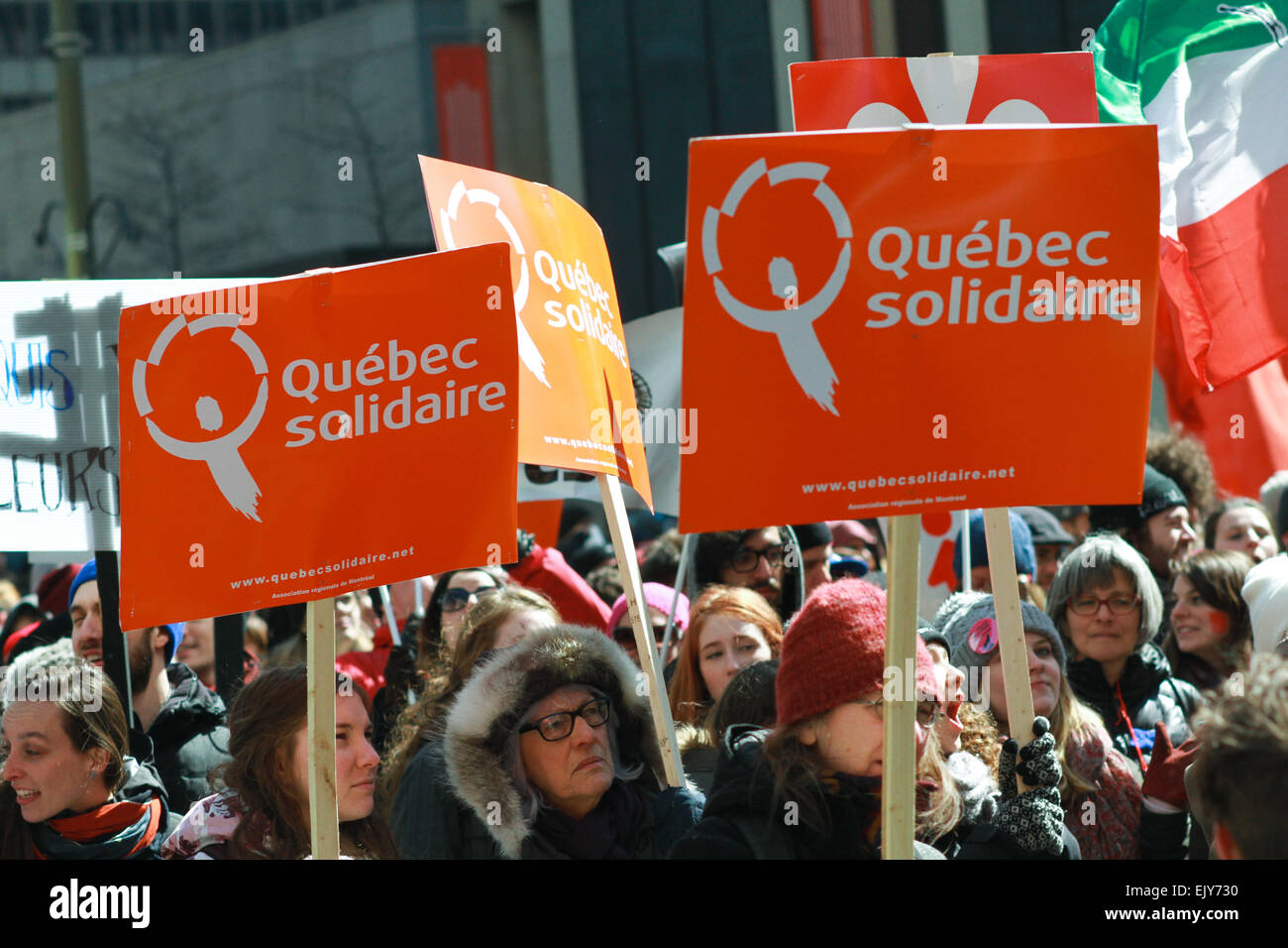 Montreal, Canada. 02Apr, 2015. Migliaia di studenti e i sindacati ha colpito le strade per protestare contro il governo taglia di Montreal, in Quebec. Aprile 2nd, 2015 Credit: Lee Brown/Alamy Live News Foto Stock