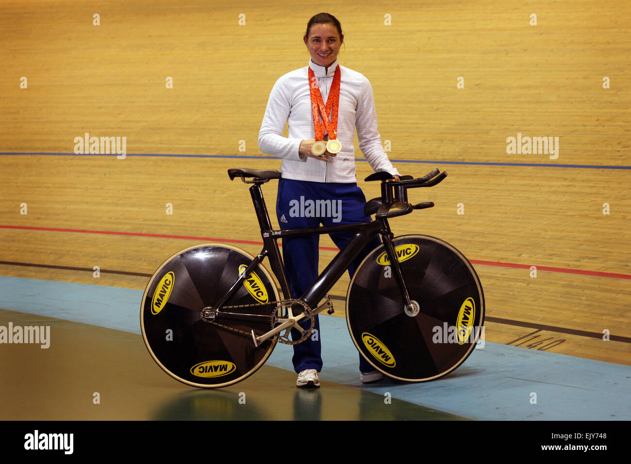 Il Paralympic doppio oro medaglia Sarah Storey al Manchester Velodrome. Foto: Chris Bull Foto Stock