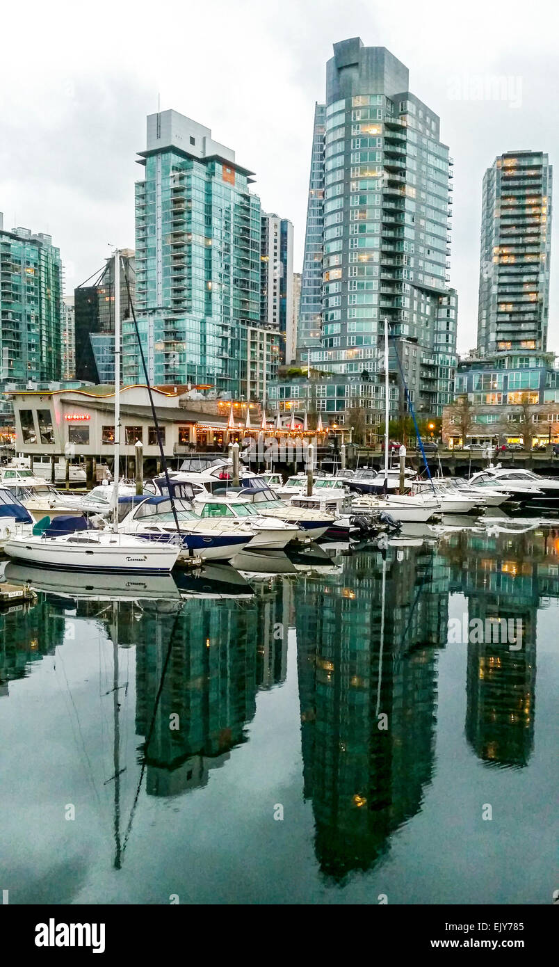 Coal Harbour è una sezione di ingresso Burrard giacente tra Vancouver, Canada's downtown penisola e la penisola di Brockton di Sta Foto Stock